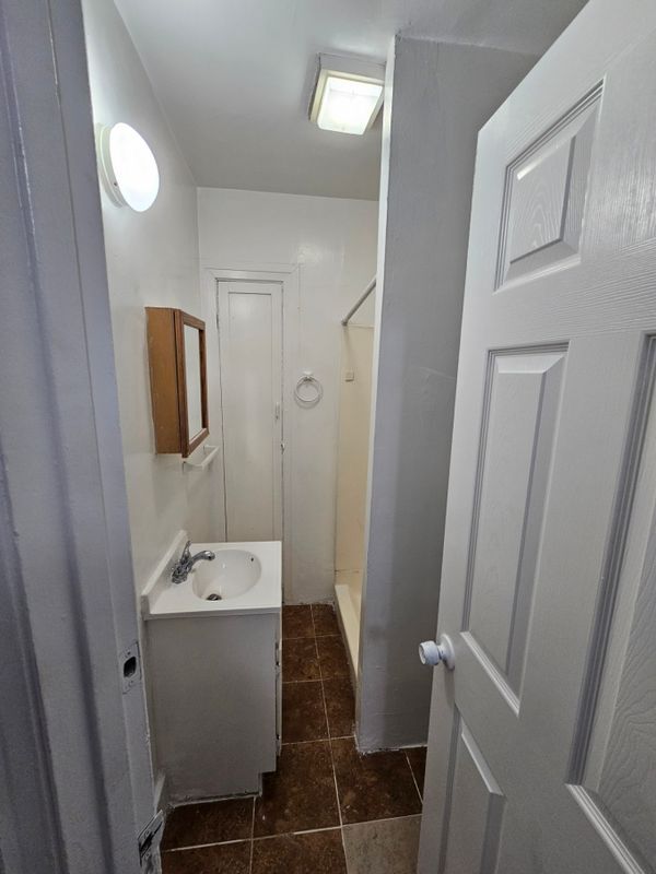 Building Photo - 713 1/2 West 57th Street