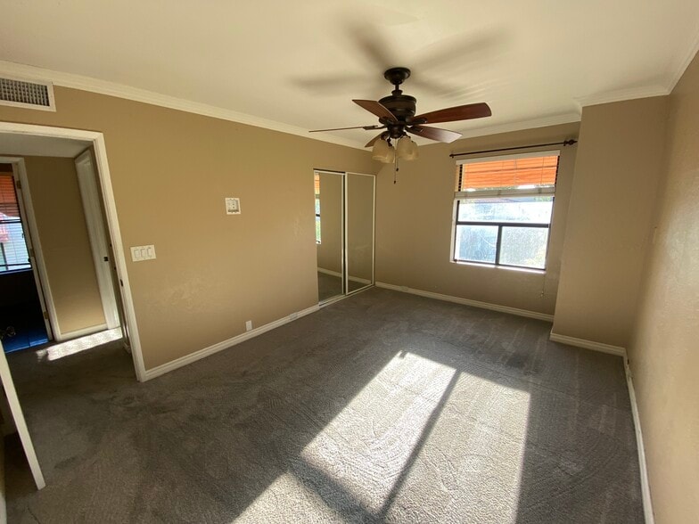 Master bedroom - 1802 E Frier Dr