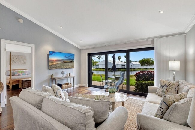 Building Photo - 515 Club Dr