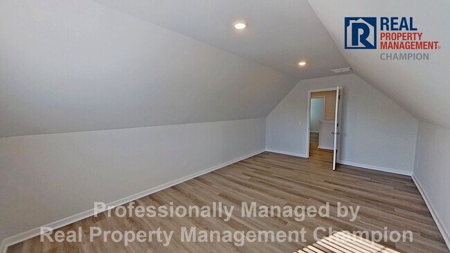Building Photo - 1095 Hanson Dr