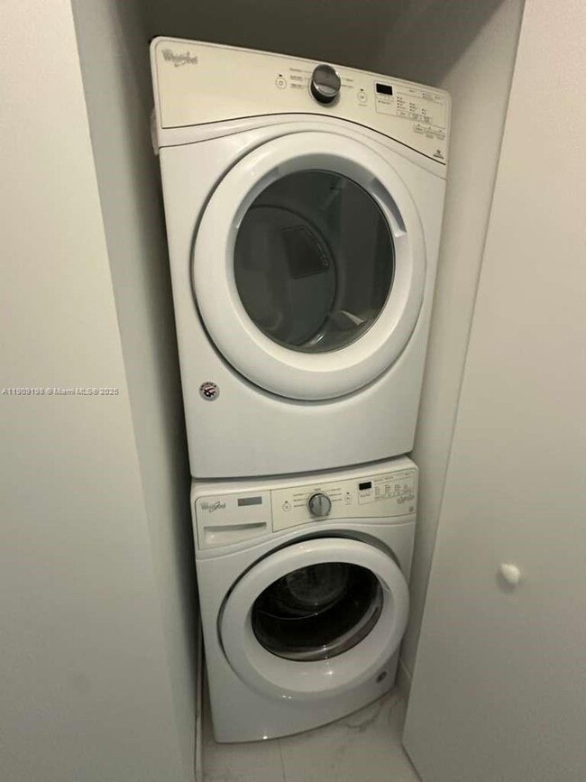 Building Photo - 488 NE 18th St