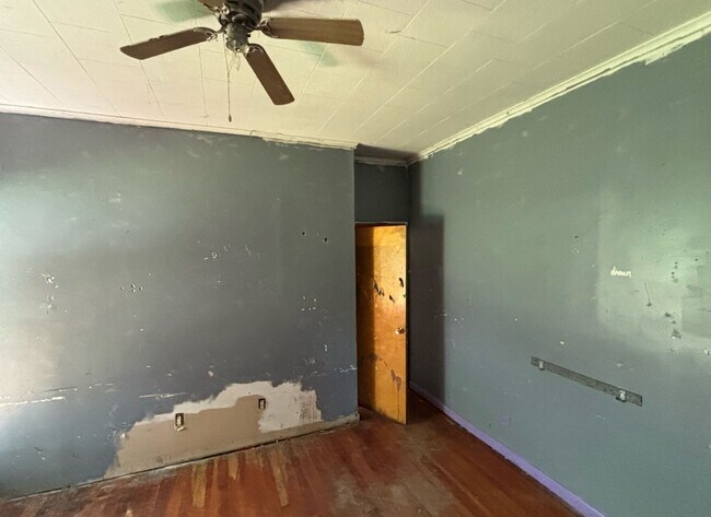 Building Photo - $390 Month $800 Down