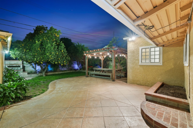 Building Photo - 1808 N Edison Blvd