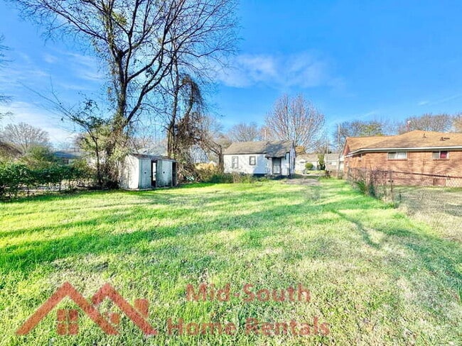 Building Photo - 2071 Hubert Ave