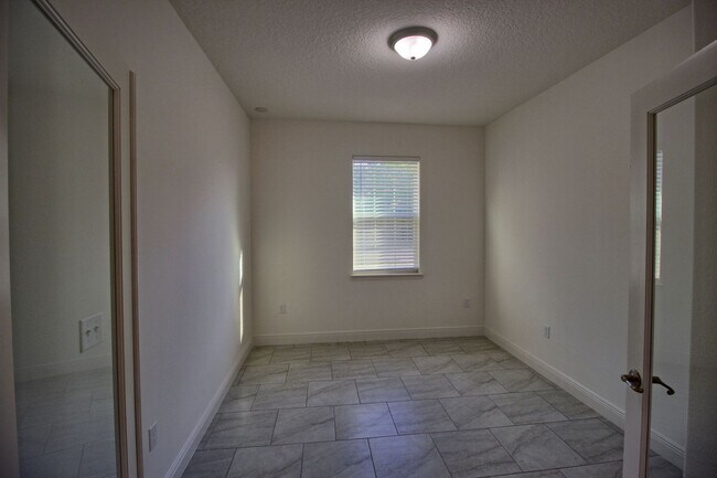 Building Photo - 5054 Marina Dr