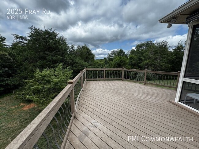 Building Photo - 4 Bed / 3.5 Bath Single Family (Available ...