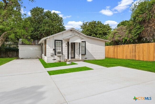 Building Photo - 158 S Academy Ave