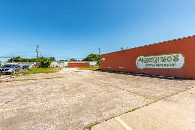 Building Photo - 1309 1st St