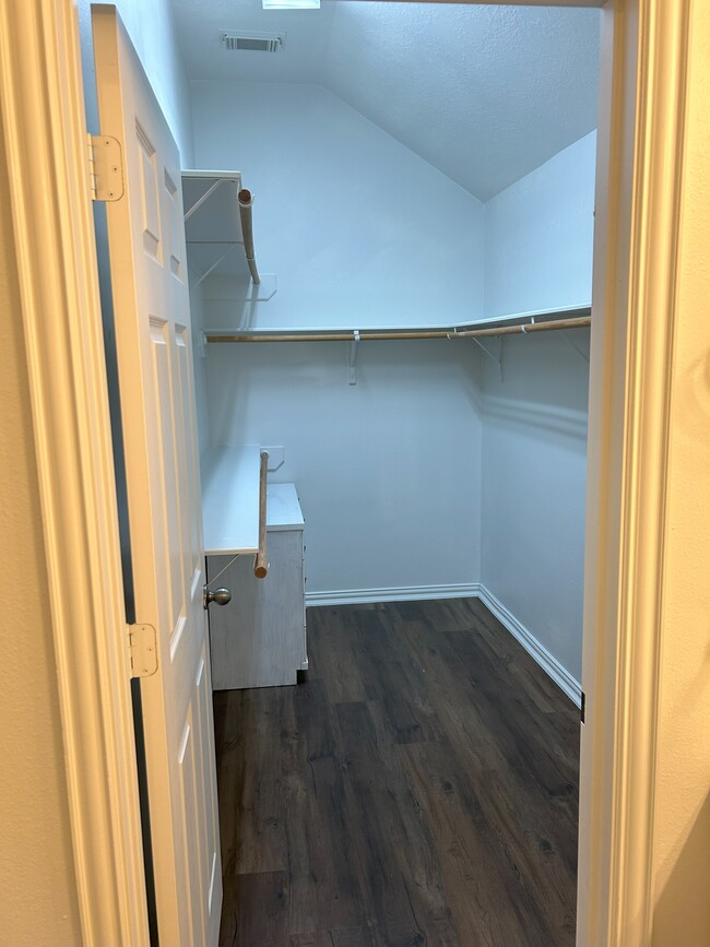 Building Photo - 3110 Keithwood Dr