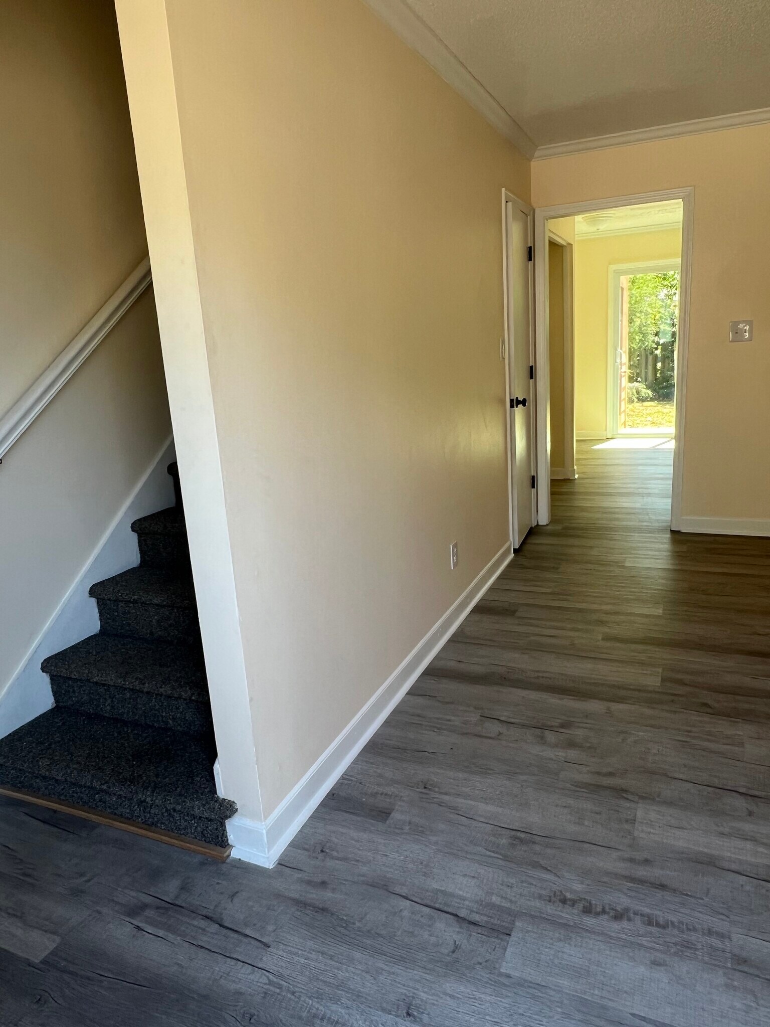 Building Photo - 323 E Blackstock Rd