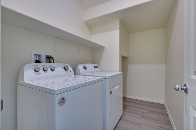 Building Photo - NW 3 Bedroom Townhouse!! Gated Community Pool!! 2 Car Garage!!! No Carpet downstairs.