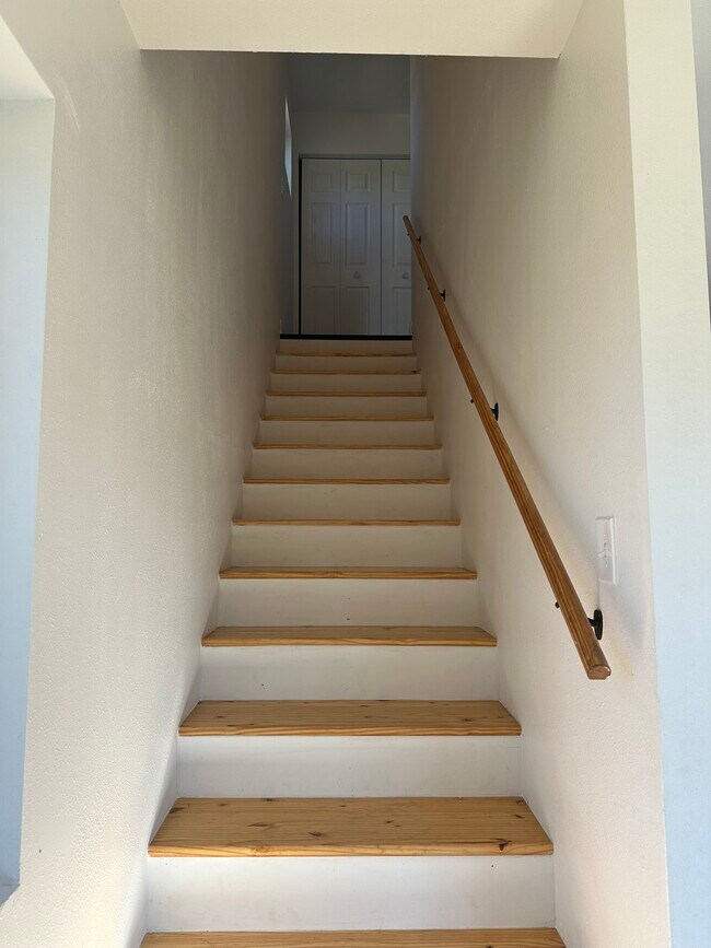 Building Photo - Valley View Estates B