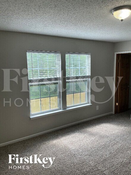 Building Photo - 8636 Aylesworth Dr