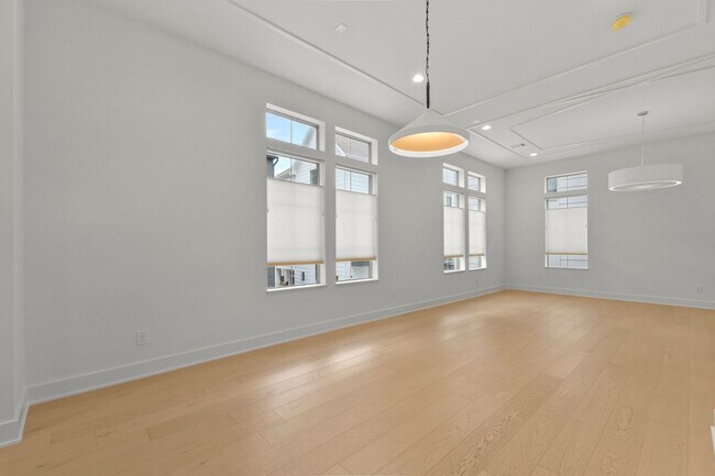 Building Photo - Exclusive Montrose Residence W/ High-End D...