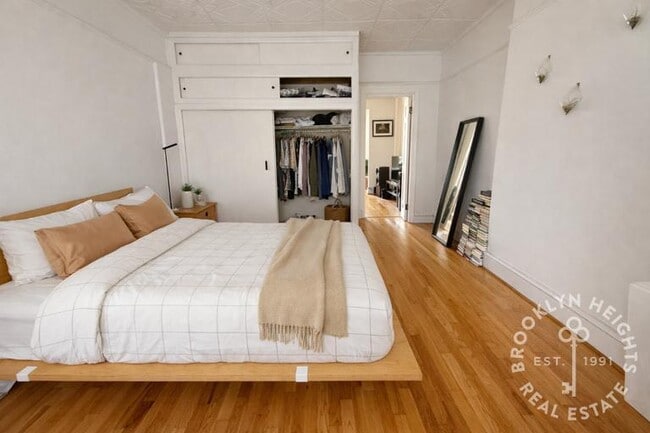 Building Photo - Floor-Through 1BR + Den – Top Floor Brownstone – Sun-Filled – Prime Location