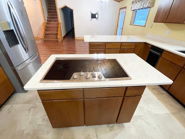 Building Photo - Large 4 Bd, 3 Bath House for Rent in North Pole!