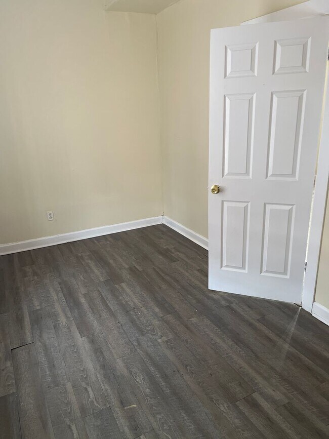 Building Photo - 1243 S Karlov Ave