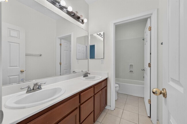 Building Photo - 6708 Sao Tiago Way