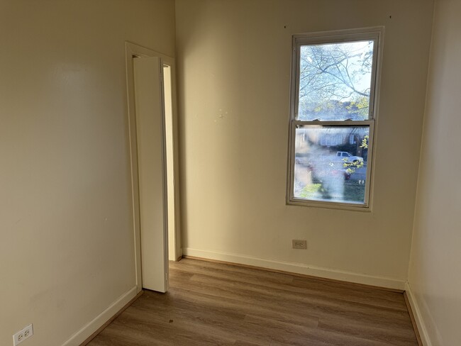 Building Photo - 7321 S St Lawrence Ave