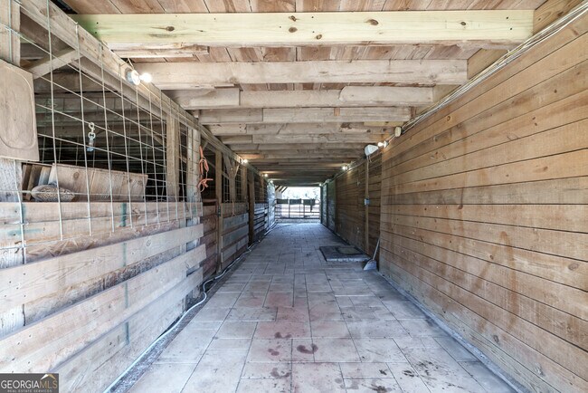 Building Photo - 1121 Prospect Rd