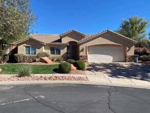 Building Photo - Charming 3-bedroom, 2-bathroom residence in Sagewood at Seven Hills