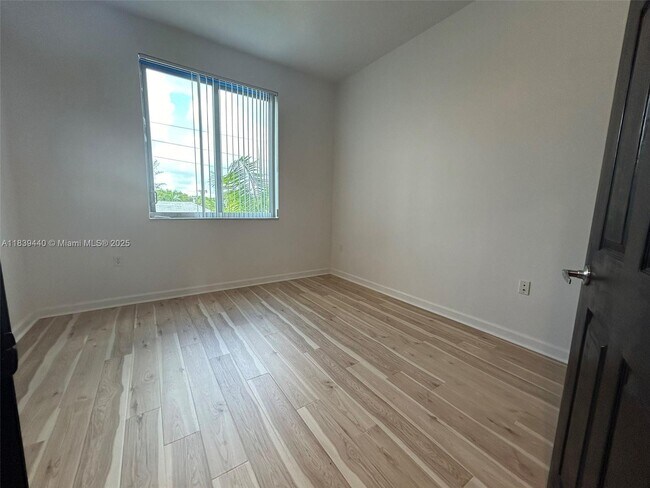 Building Photo - 2142 Van Buren St