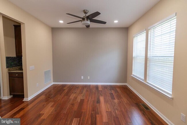 Building Photo - 823 S Haines Cir