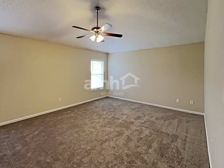 Building Photo - 2032 Frogmore Dr