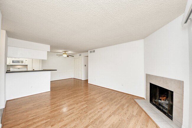 Building Photo - 2120 El Paseo St