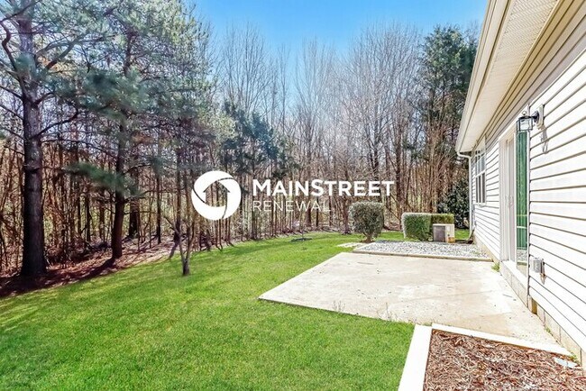 Building Photo - 4 Bedroom Pet-Friendly Home in CHARLOTTE, NC with Main Street Renewal