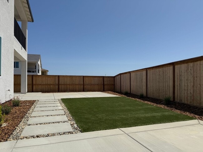 Building Photo - Beautiful Northlake 4 BED 3.5 BATH