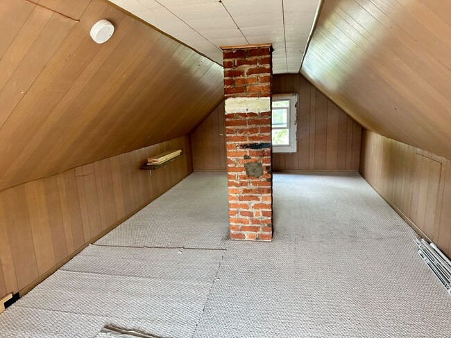 Building Photo - PRELEASING: Available September 2026! 3 bdrm/1 bath House!