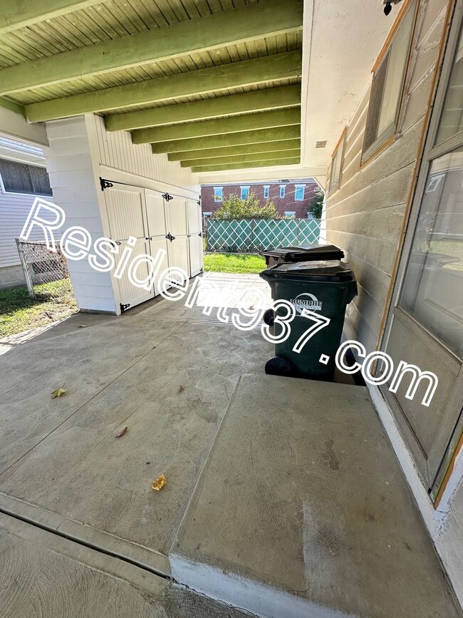 Building Photo - 3 Bed 1 Bath Home