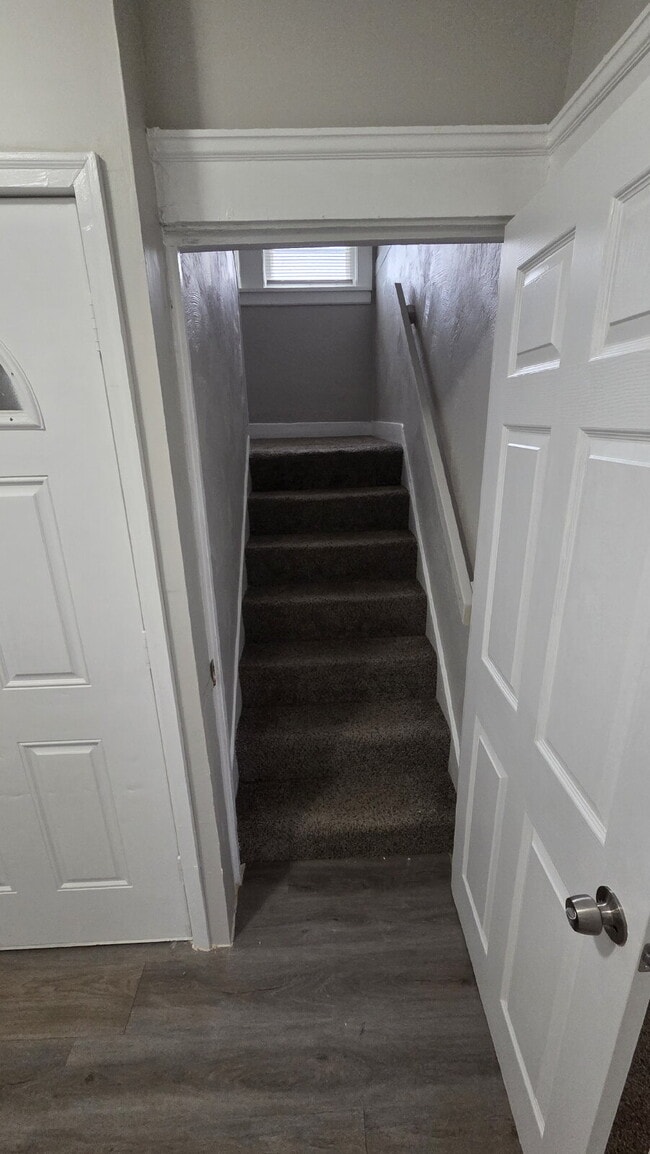 Building Photo - "Two story 3-Bedroom Upper Duplex on Denison Ave"