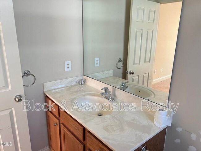 Building Photo - 1420 Dexter Ridge Dr
