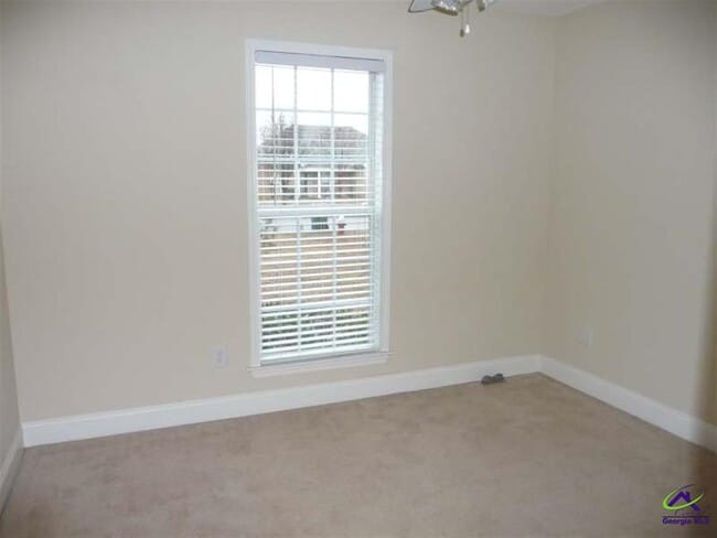 Building Photo - 113 Cedarland Dr