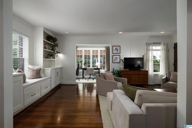 Building Photo - 1305 31st St S