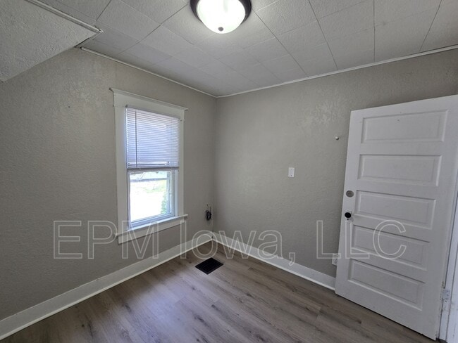 Building Photo - 122 Newell St