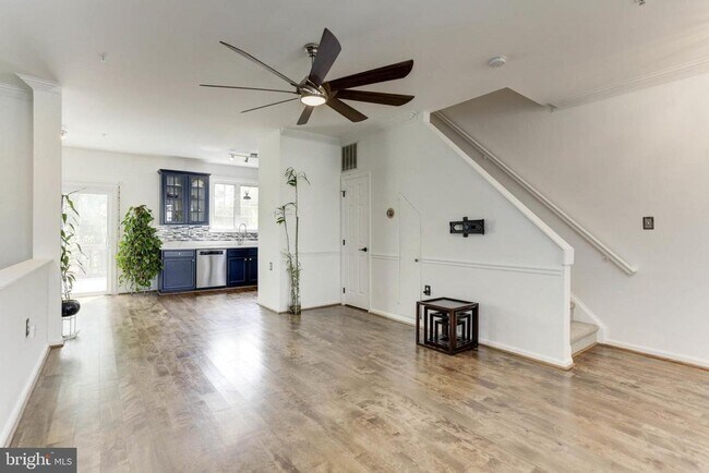 Building Photo - 9197 Carriage House Ln