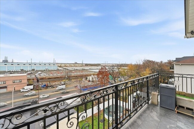 Building Photo - 285 Terrace Ave