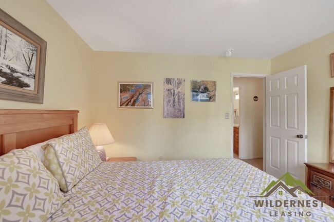 Building Photo - Deck Gore Condo - WINTER RENTAL-2 Bedroom/...