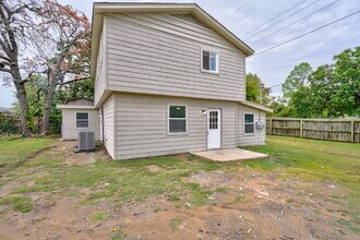 Building Photo - Remodeled 2 Bedroom + Bonus Room
