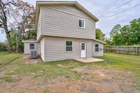 Building Photo - Remodeled 2 Bedroom + Bonus Room