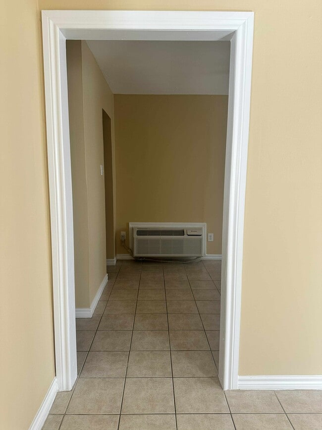 Building Photo - 6 Pine Creek Cir