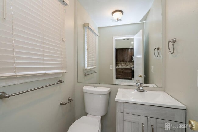 Building Photo - 57 Woodmere Dr