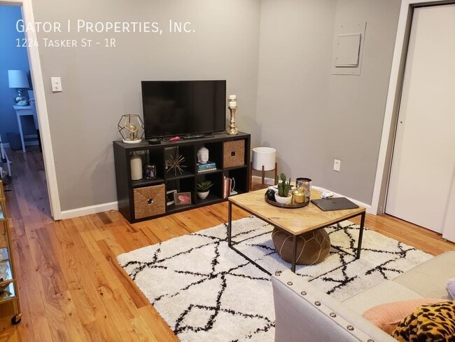 Building Photo - 1224 Tasker St