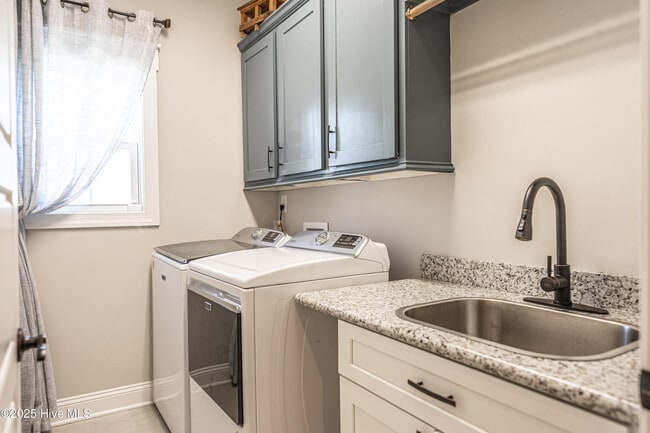 Building Photo - 551 Herons Brook Dr