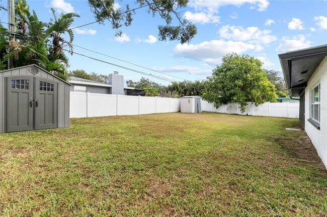 Building Photo - 1966 Sandra Dr