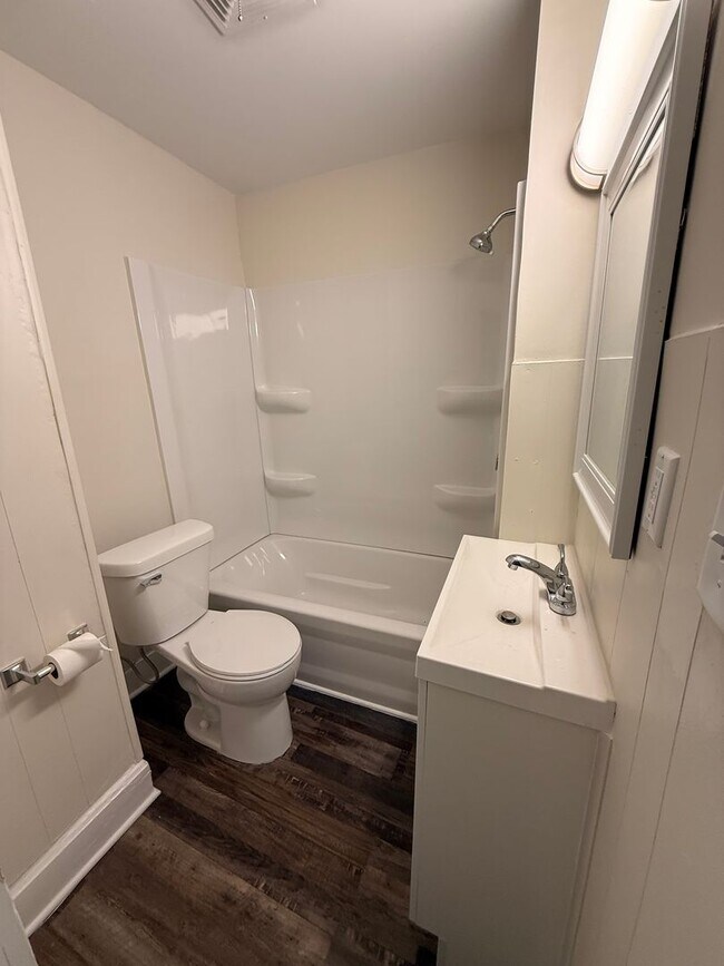 Building Photo - 750-752 E Wheeling St