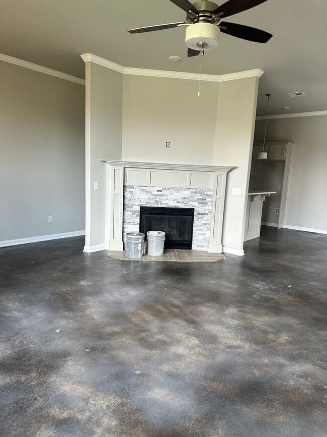 Building Photo - FIRST MONTH FREE - 4 BEDROOMS!
